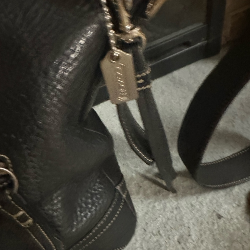 Coach Vintage Black Pebbled Leather Shoulder Bag w/tassel and Hangtag EUC - Picture 2 of 9